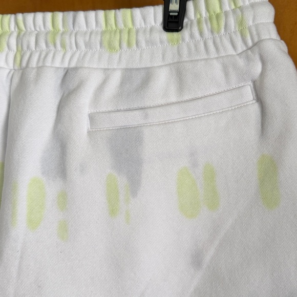Peloton Chic Tie Dye Sweat Shorts — XXL - Picture 6 of 9